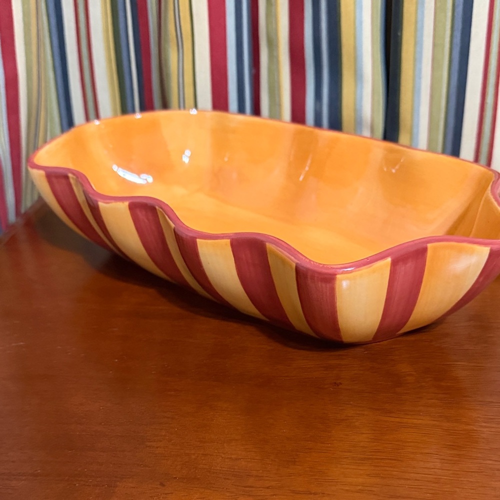 Southern Living at Home by Gail Pittman Oval Scalloped Bowl - No Chips